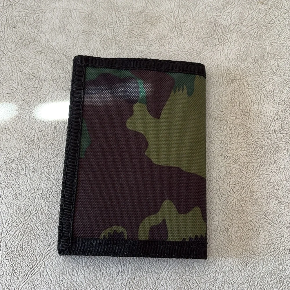 Men’s Hurley camo wallet NWOT